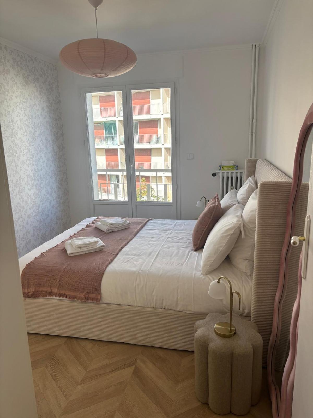 Lumineux Avec Parking, Centre Appartement *